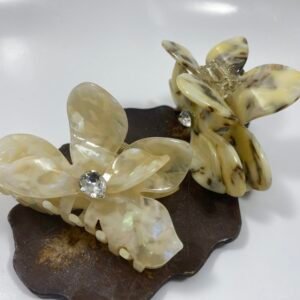 Alternative view of Orchid Crystal Claw(Premium Quality ပုလဲရောင် သစ်ခွဆံညှပ်)