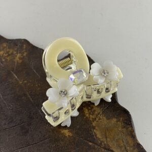 Petal Curve Minimalist Crystal Claw(ပန်းပွင့်စီ ကလစ်)