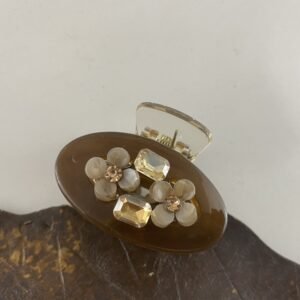 Alternative view of Aurora Bloom Minimalist Claw(ဘဲဥပုံရောင်ပြေး ပန်းကလစ်)