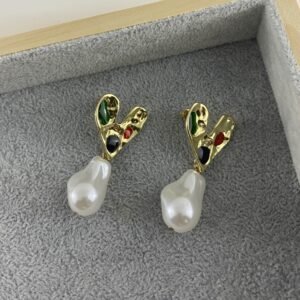 Alternative view of Pearl Heart Drop Earring(အသဲပုံ ပုလဲဆွဲ)