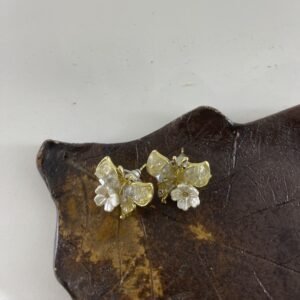 Golden Wing & Floral(လိပ်ပြာတောင်ပံနှင့် ပန်းပွင့် နားကပ်)