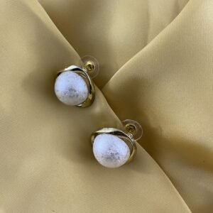 Elegant Pearl Halo Stud Earrings (ရွှေရောင် Frame Design)