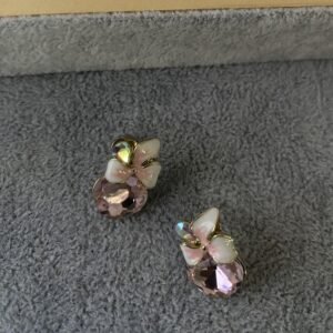 Lilac Petal Crystal Drops( ပန်းခရမ်းစွဲနားကပ်)